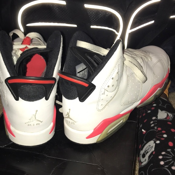 Air Jordan 6 retro, white/infrared-Black size 6.5Y - Picture 3 of 7